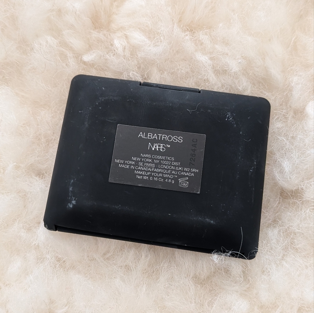 NARS Sleek Black Compact - Picture 2 of 3